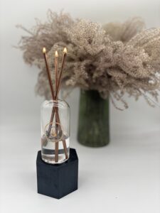 Aura flame - moderni aliejinė žvakė